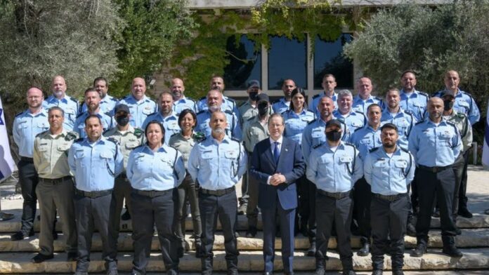 משטרת ישראל: 30 מצטיינים קיבלו תעודות הצטיינות בטקס בבית הנשיא