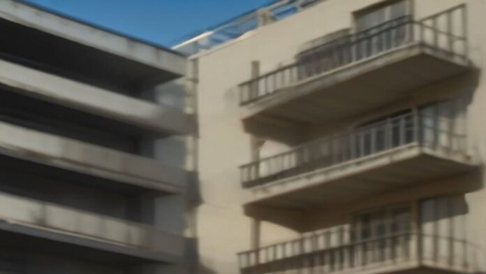הרשות לאכיפה במקרקעין: אכיפה נגד מרפסות ותוספות בנייה ללא היתר לקראת סוכות